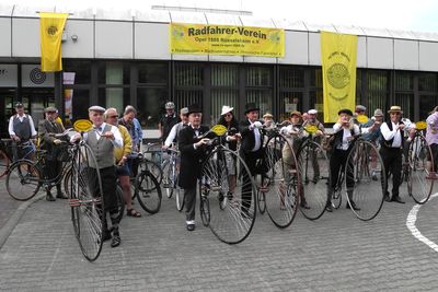 Datei: DSCN1161.jpg; Breite: 400px; Höhe: 267px - Warten auf den Start der geführten Tour