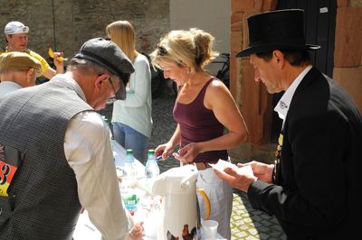 Datei: DSCN1201.jpg; Breite: 400px; Höhe: 266px - Kleine Erfrischungspause in der Festung